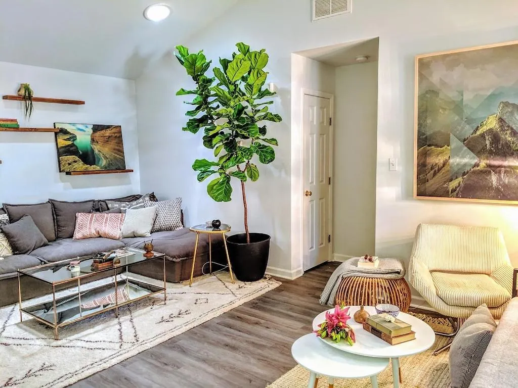 Casa de Férias Rare Downtown Matthews Walk 2 Shops Restauraunts Hike Clt 2 Bedroom Not 3Br Charlotte