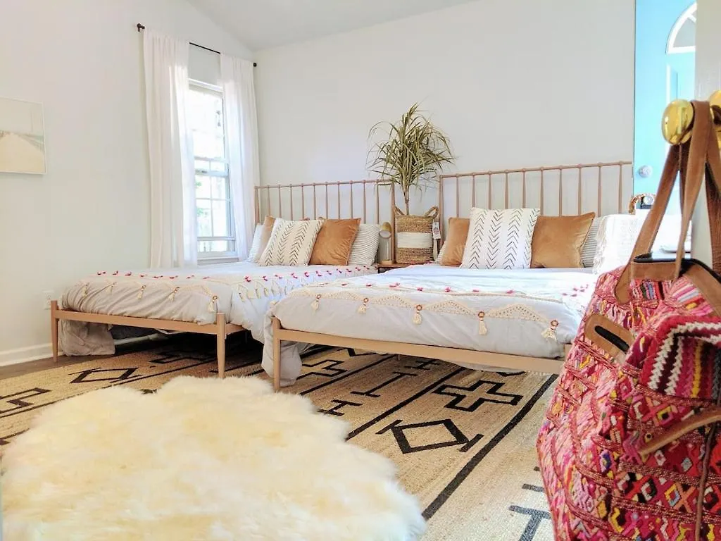 Casa de Férias Rare Downtown Matthews Walk 2 Shops Restauraunts Hike Clt 2 Bedroom Not 3Br Charlotte